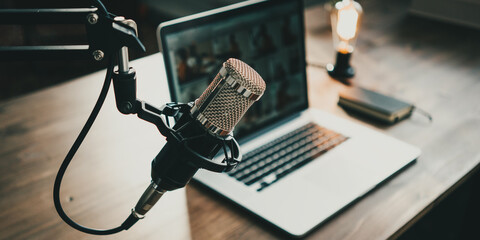 Podcasts - die Bibel der Neuzeit - Bildungsinstitut Wirtschaft